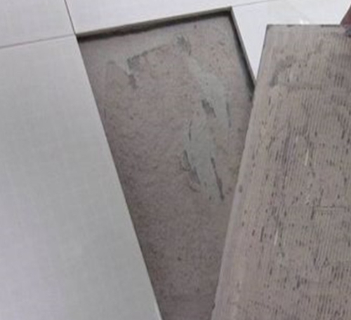 古县瓷砖空鼓维修公司分享瓷砖铺贴时如果打浆（即涂抹在瓷砖背面和基层上的砂浆或瓷砖胶）过少，会带来以下问题